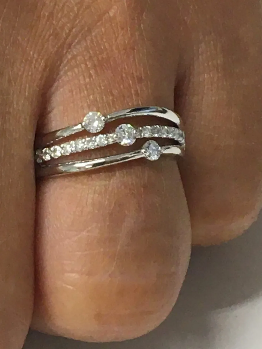 hande_anillo_de_oro_blanc_6.webp Roman Joyero Anillos<HANDE anillo de oro blanco con brillantes