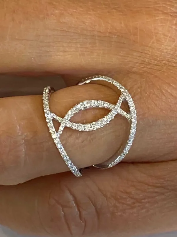 Roman Joyero Anillos<LEIADA, anillo de oro blanco con diamantes