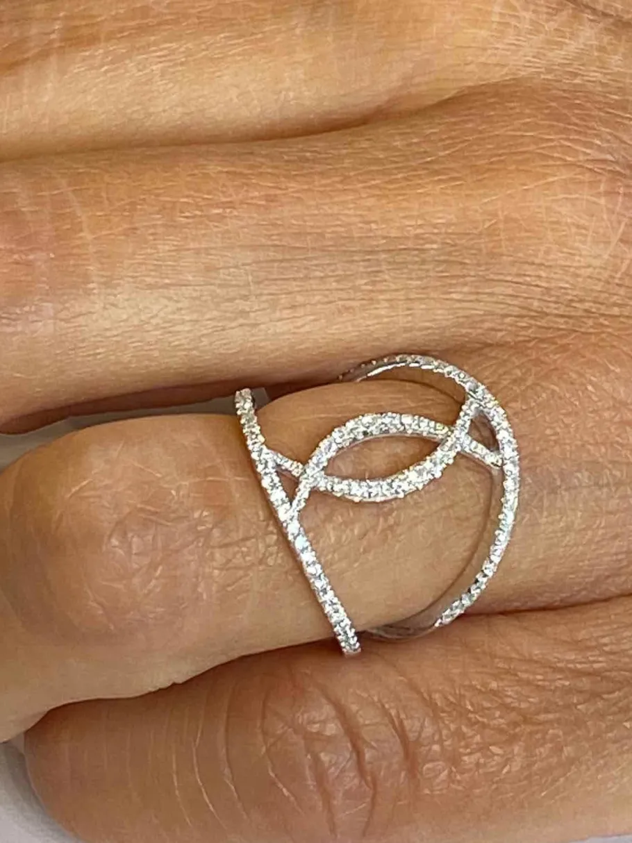 leiada_anillo_de_oro_blan_4.webp Roman Joyero Anillos<LEIADA, anillo de oro blanco con diamantes