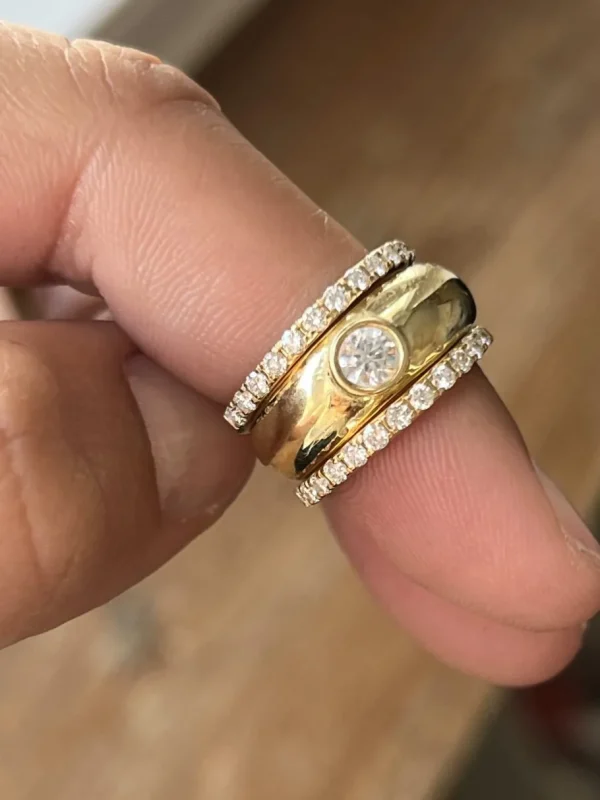 Roman Joyero Anillos<LEMOS, anillo en oro de 18 kilates con centro brillante o zafiro
