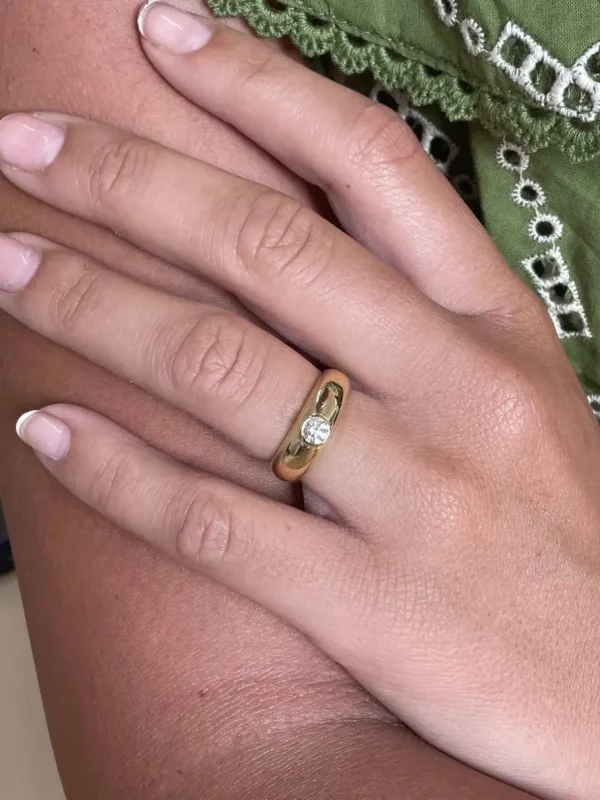 Roman Joyero Anillos<LEMOS, anillo en oro de 18 kilates con centro brillante o zafiro