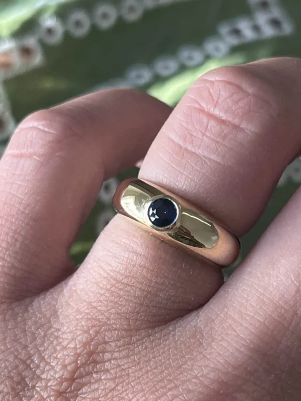 Roman Joyero Anillos<LEMOS, anillo en oro de 18 kilates con centro brillante o zafiro
