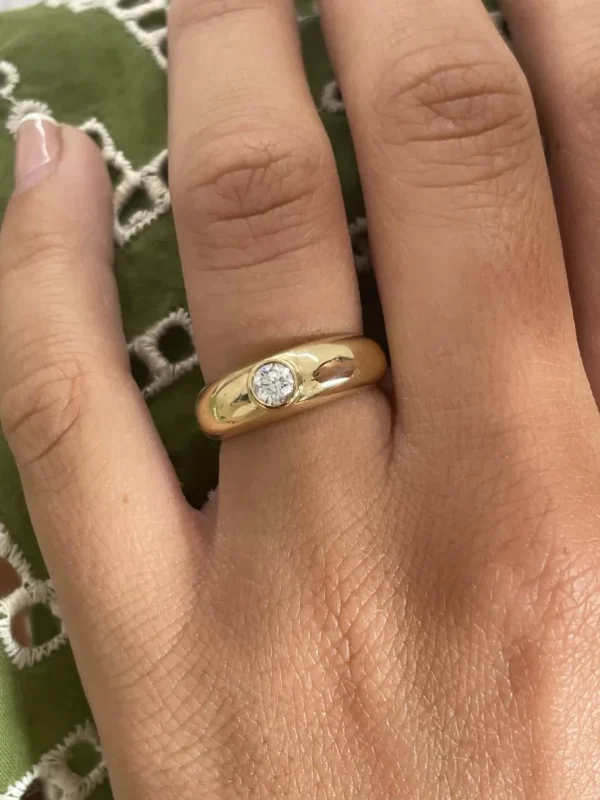 Roman Joyero Anillos<LEMOS, anillo en oro de 18 kilates con centro brillante o zafiro