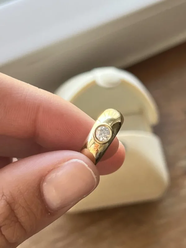 Roman Joyero Anillos<LEMOS, anillo en oro de 18 kilates con centro brillante o zafiro