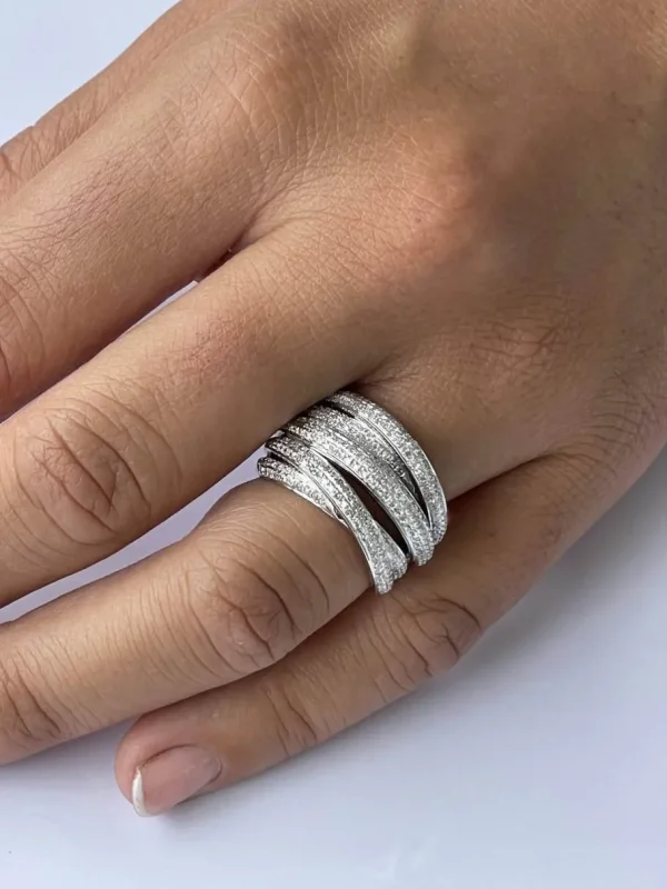 Roman Joyero Anillos<LUCCA, anillo de oro y varios aros diamantes.