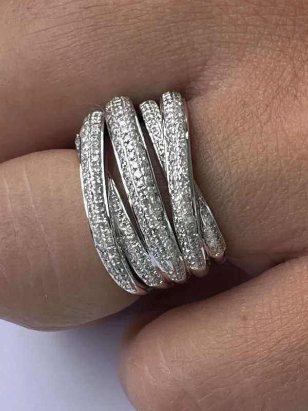 Roman Joyero Anillos<LUCCA, anillo de oro y varios aros diamantes.