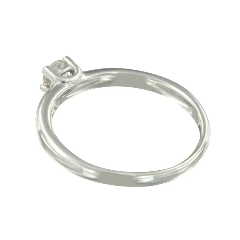 macbeth_anillo_solitario__3.webp Roman Joyero Anillos<MACBETH, anillo solitario de compromiso de oro blanco