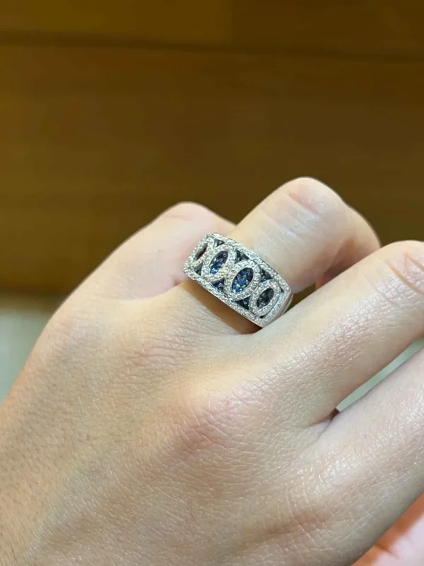 Roman Joyero Anillos<MAN-SAGAR, anillo de zafiros y diamantes