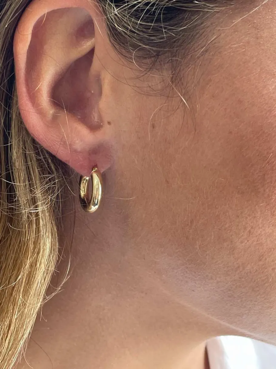 pendiente_avispado_aros_o_14.webp Roman Joyero Pendientes<Pendiente AVISPADO aros o argollas lisas en oro amarillo de 18 ktes