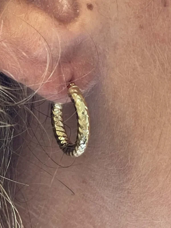 Roman Joyero Pendientes<Pendiente CAMELIA aros o argollas pequeña en oro amarillo 18 ktes