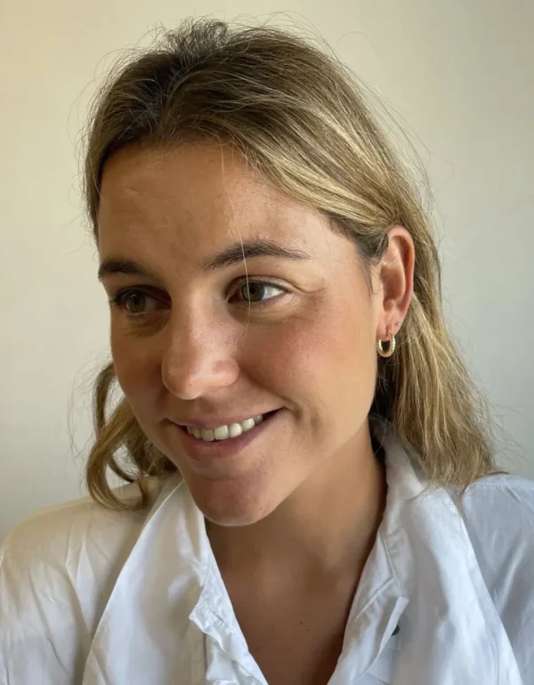 Roman Joyero Pendientes<Pendiente CAMELIA aros o argollas pequeña en oro amarillo 18 ktes