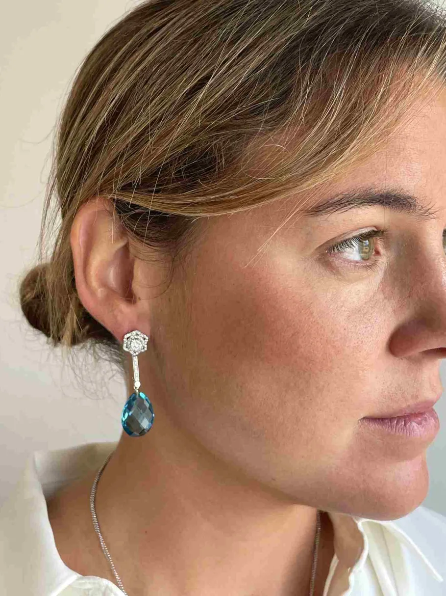 pendiente_celia_desmontab_17.webp Roman Joyero Pendientes<Pendiente CELIA desmontable largo con brillantes en oro blanco