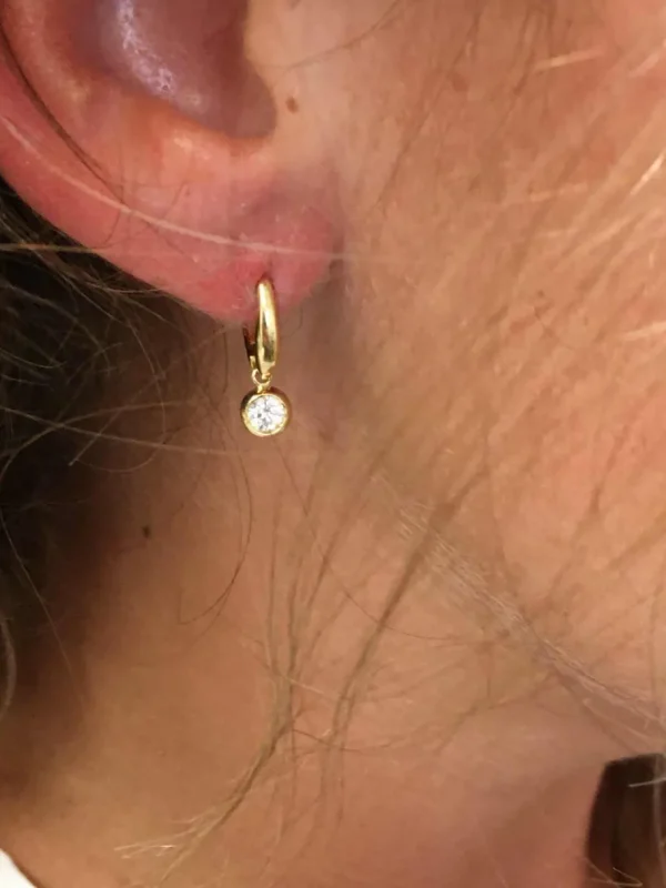 Roman Joyero Pendientes<Pendientes argollas con circonita colgando BEYAZ en oro 18 kts
