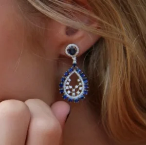 Roman Joyero Pendientes<Pendientes largos de oro, brillantes y zafiros.