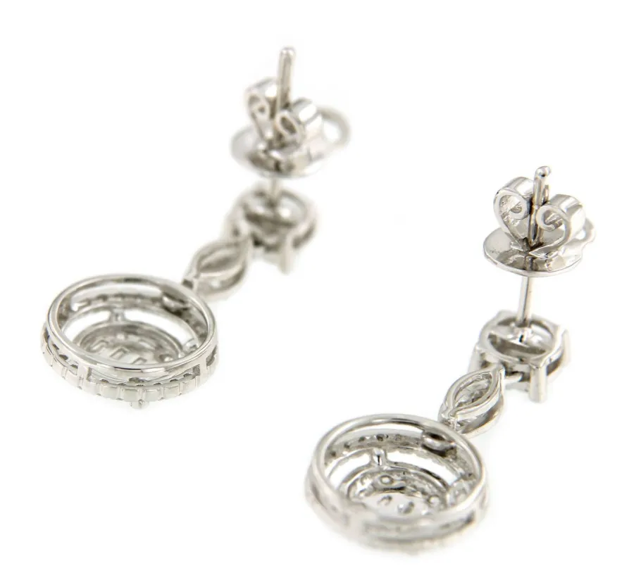 pendientes_latife_en_oro__10.webp Roman Joyero Pendientes<Pendientes LATIFE en oro blanco con brillantes