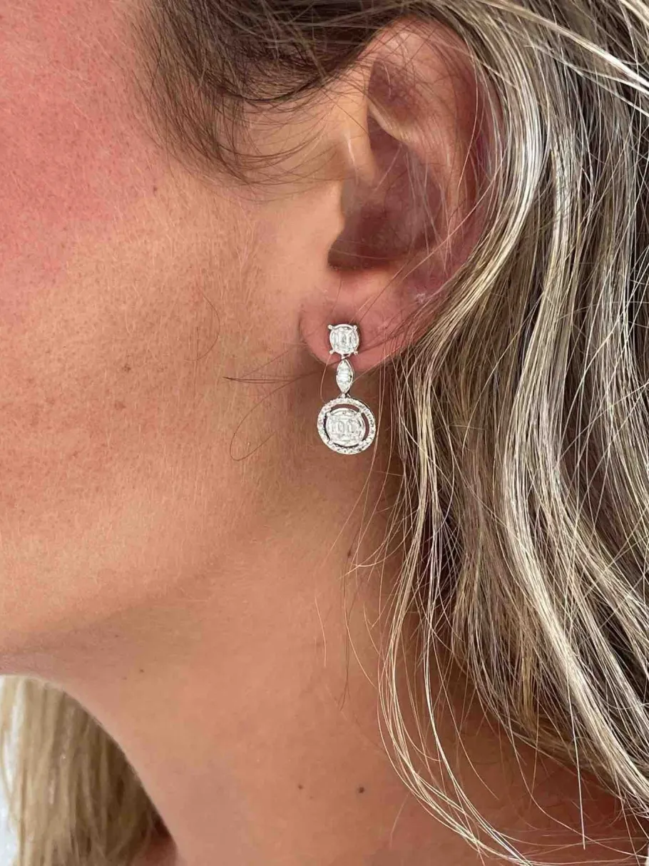 pendientes_latife_en_oro__9.webp Roman Joyero Pendientes<Pendientes LATIFE en oro blanco con brillantes