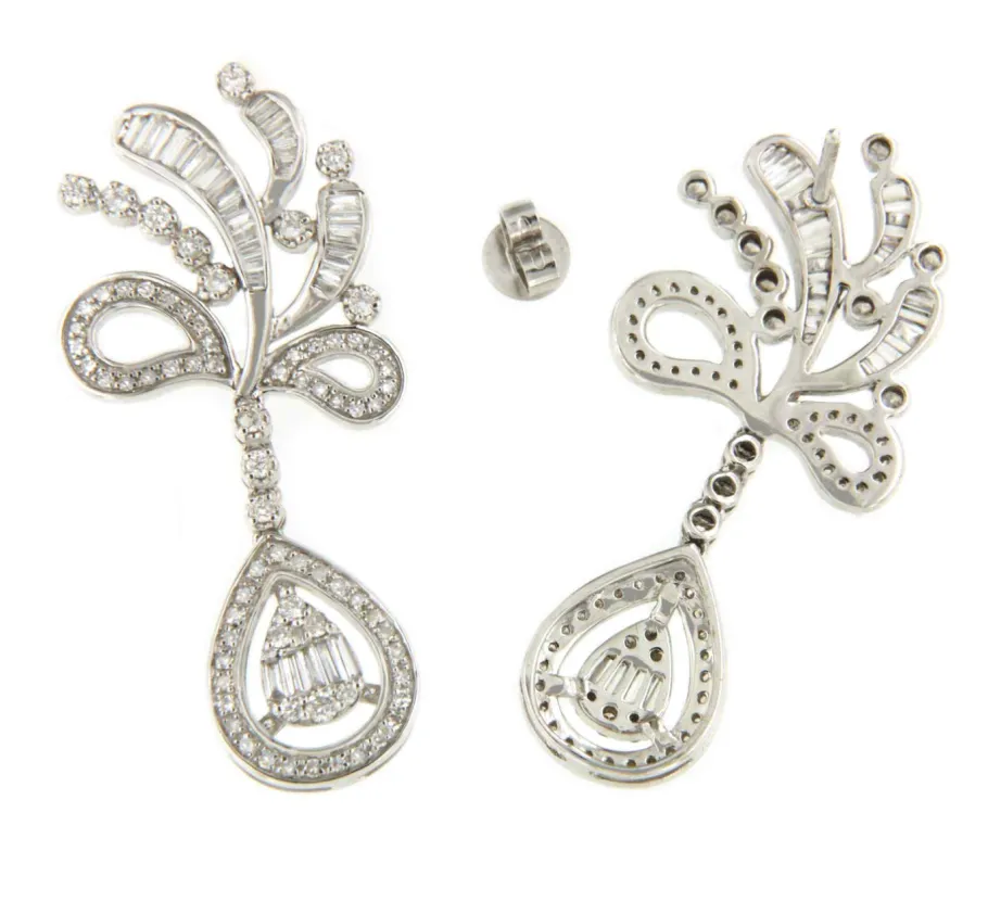 pendientes_montpellier_la_4.webp Roman Joyero Pendientes<Pendientes MONTPELLIER largo oro blanco 18 ktes con brillantes