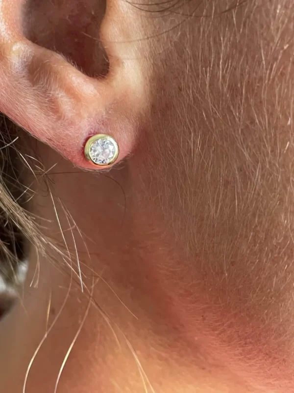 Roman Joyero Pendientes<Pendientes NAZARE dormilones en oro de 18 kilates de circonita en boquilla