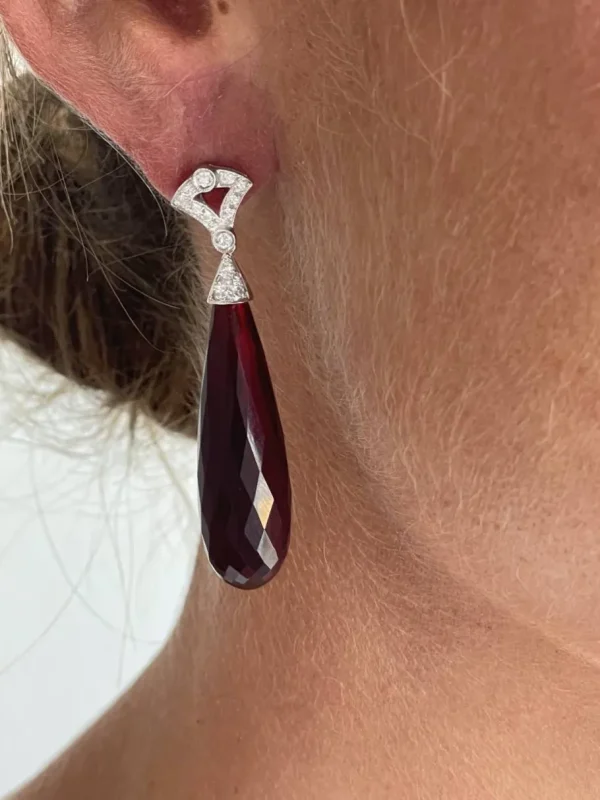 Roman Joyero Pendientes<Perillas ATRACTIVO de oro blanco con cuarzos rojos y casquilla de brillantes