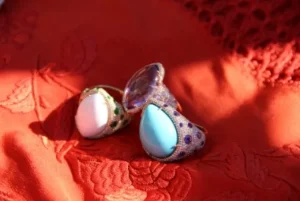 Roman Joyero Anillos<POLCA, anillo de oro rosa, diamante, amatista y calcedonia