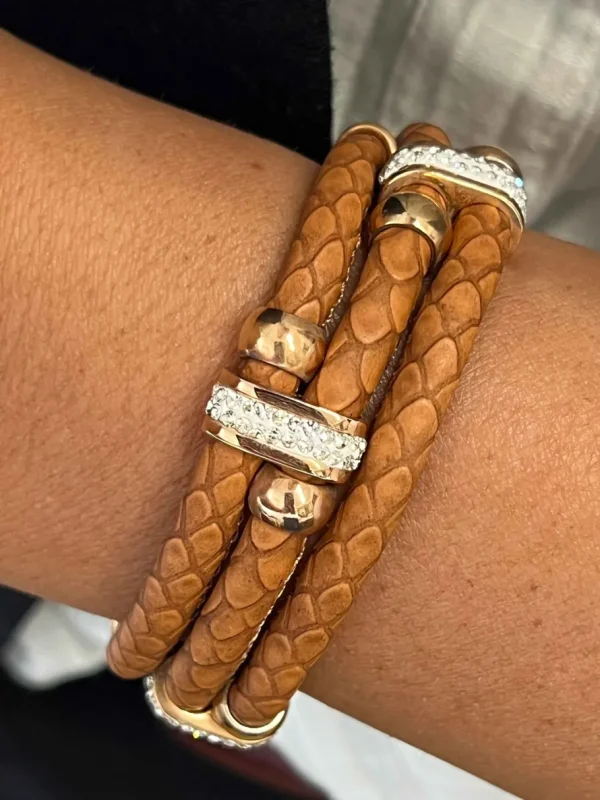 Roman Joyero Acero<Pulsera con triple cabo en acero y piel de color marrón.