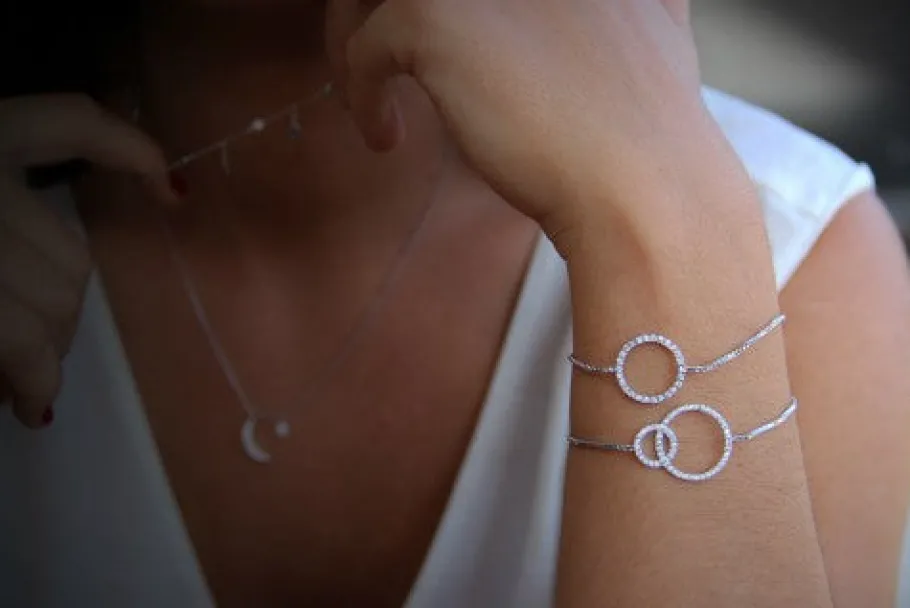 pulsera_regulable_en_plat_4-1.webp Roman Joyero Pulseras<Pulsera regulable en plata chapada o rodiada con un círculo