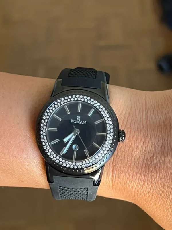 Roman Joyero Relojes<Reloj Román blanco y negro con correa de caucho negra.