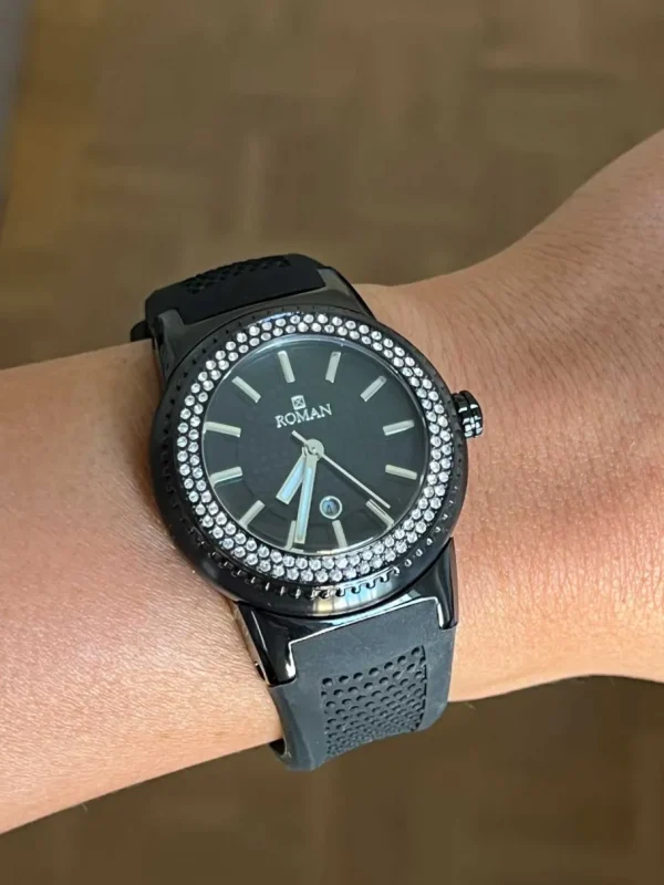 Roman Joyero Relojes<Reloj Román blanco y negro con correa de caucho negra.