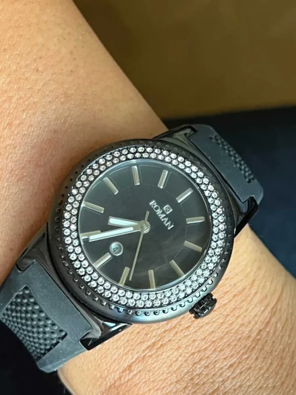 Roman Joyero Relojes<Reloj Román blanco y negro con correa de caucho negra.