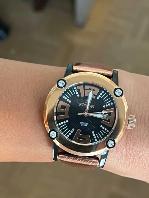Roman Joyero Relojes<Reloj Román rosa y negro con correa de seda color dorado.