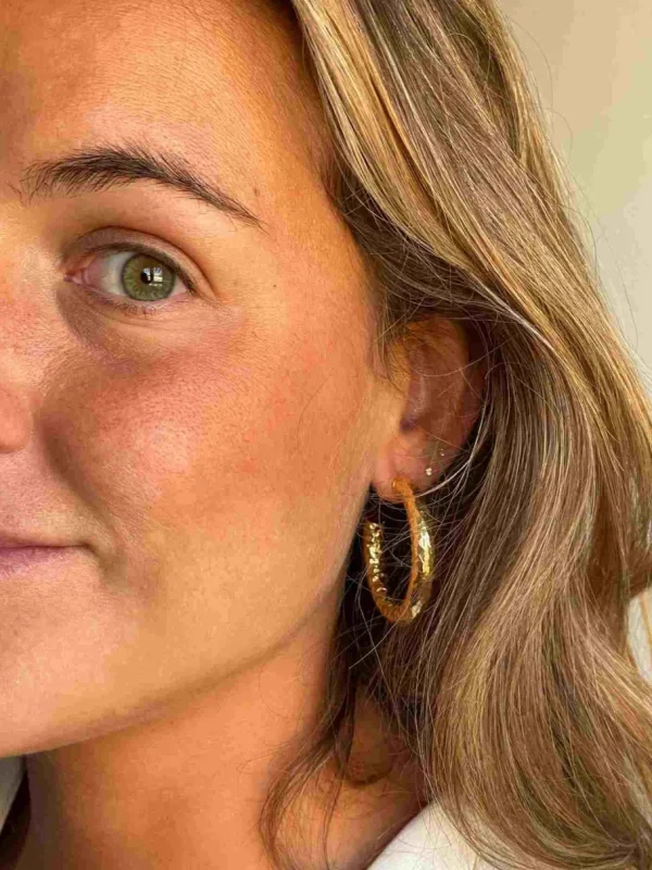 Roman Joyero Pendientes<SALOME argolla lisa con abolladuras en plata 1ª ley bañada oro