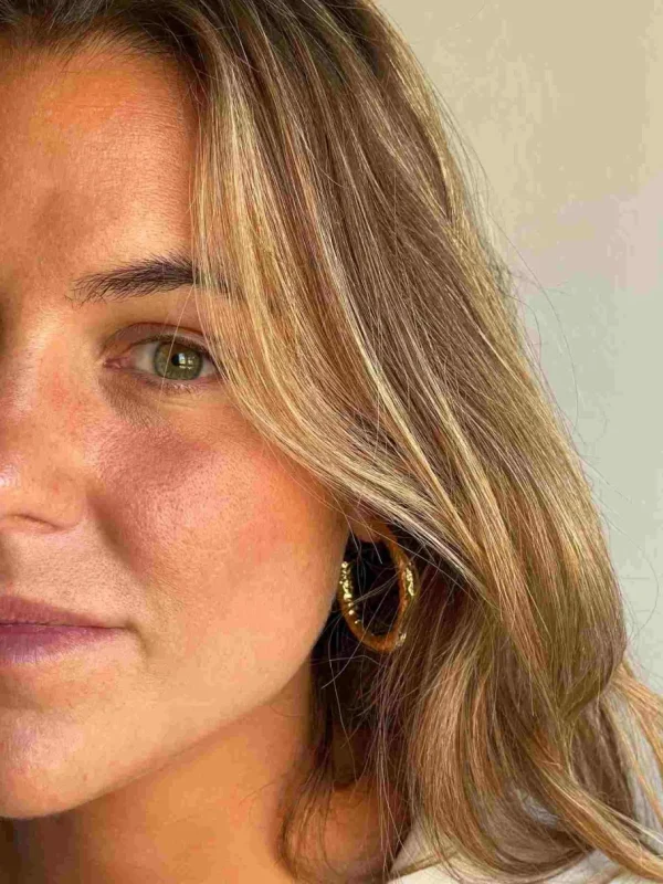 Roman Joyero Pendientes<SALOME argolla lisa con abolladuras en plata 1ª ley bañada oro