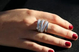 Roman Joyero Anillos<SASHA, anillo ancho de plata con circonitas