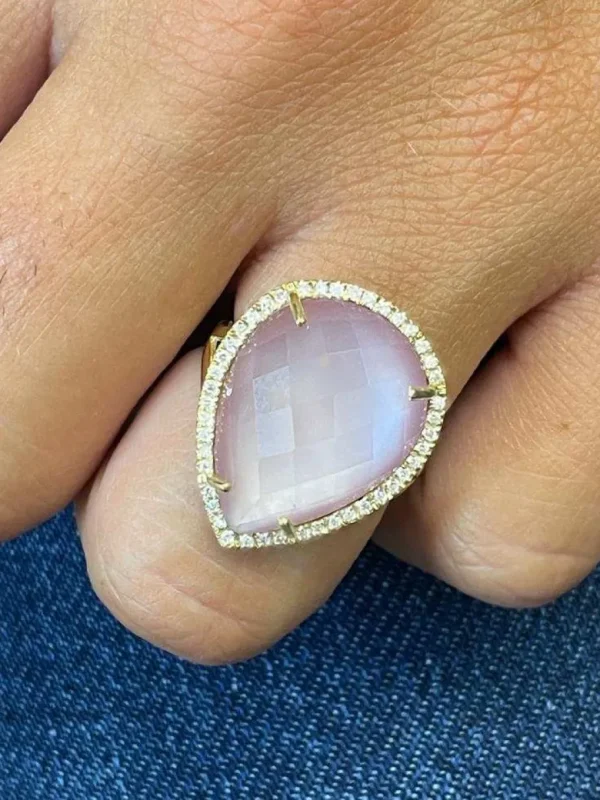 Roman Joyero Anillos<SASSARI, Anillo de oro y diamantes con cuarzo rosa.