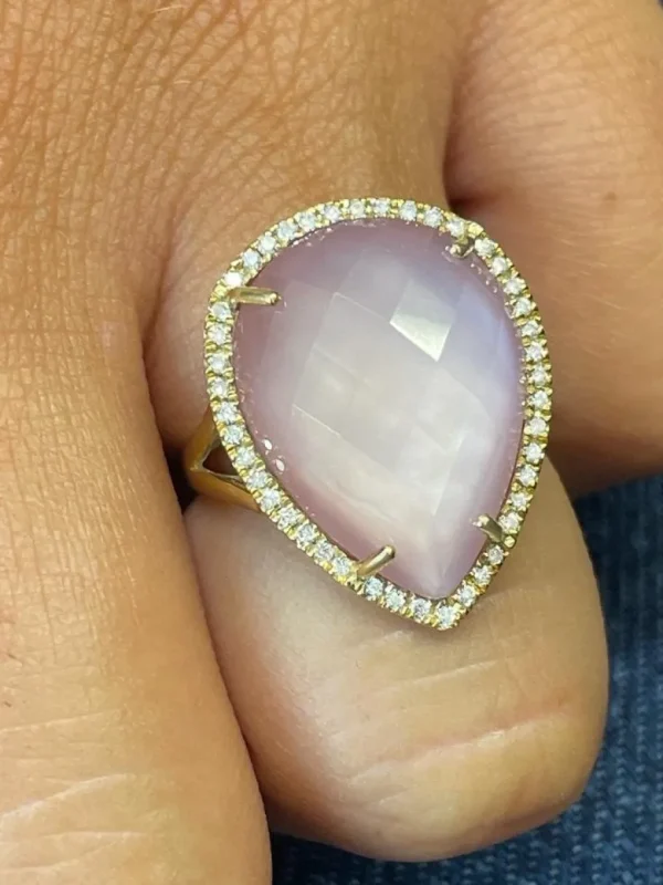Roman Joyero Anillos<SASSARI, Anillo de oro y diamantes con cuarzo rosa.
