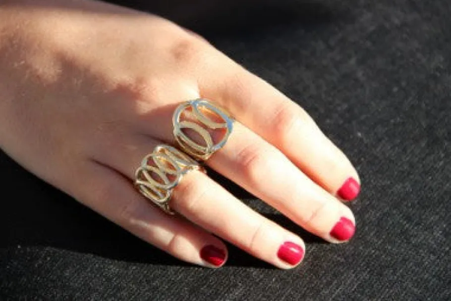 seniseanillo_de_plata_dor_4.webp Roman Joyero Anillos<SENISE,anillo de plata dorada con eslabones