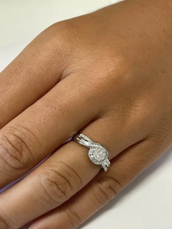 Roman Joyero Anillos<SIRACUSA anillo de brillantes y taipes en oro blanco de 18 ktes