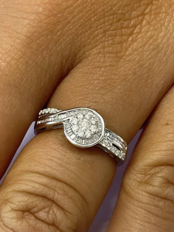 Roman Joyero Anillos<SIRACUSA anillo de brillantes y taipes en oro blanco de 18 ktes