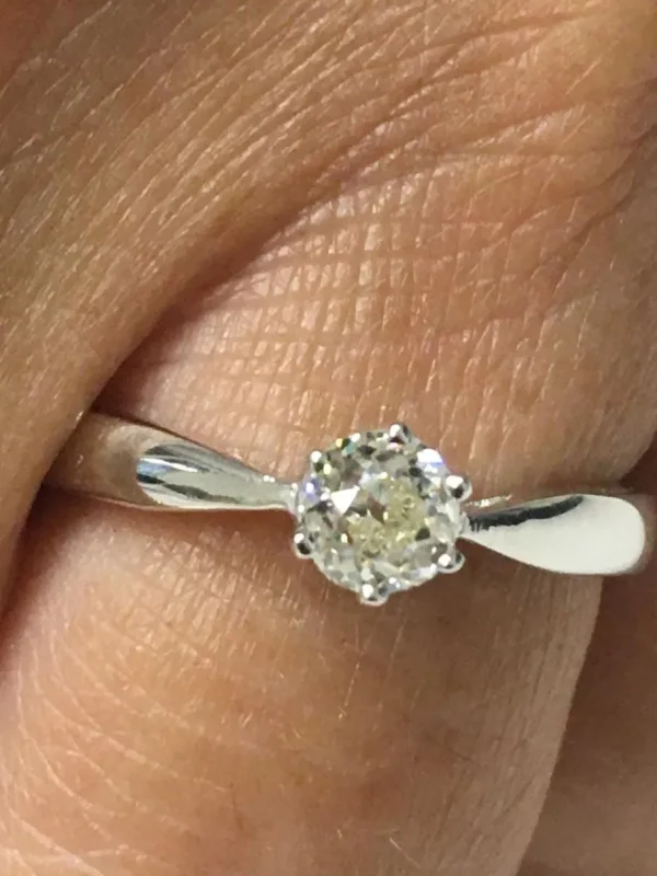 Roman Joyero Anillos<Solitario ELMAS en oro blanco de 18 kilates con brillante
