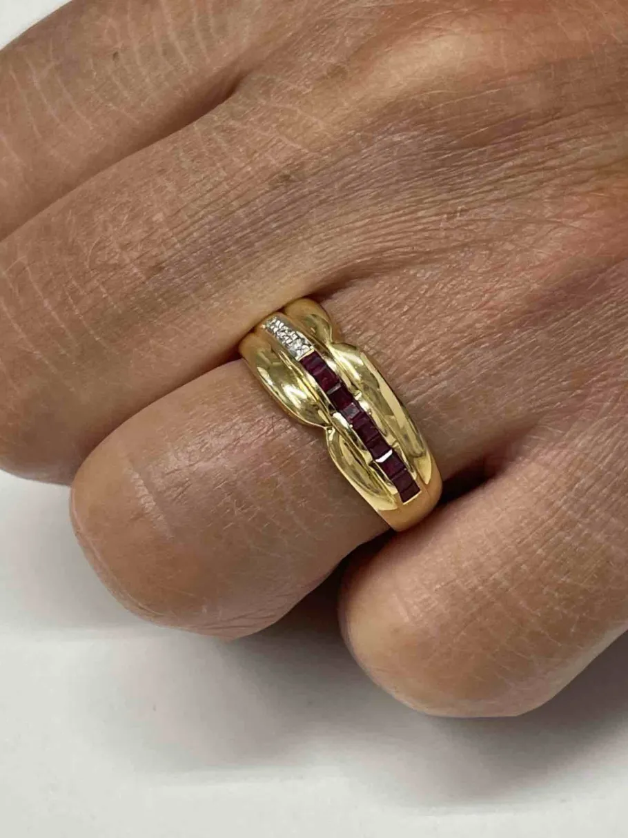 sukran_anillo_oro_amarill_3.webp Roman Joyero Anillos<SUKRAN anillo oro amarillo de 18 kts brillantes y esmeraldas