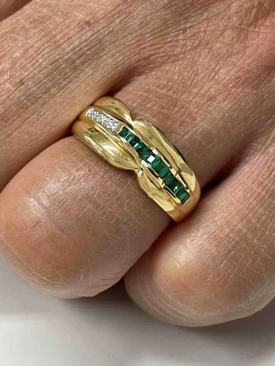 sukran_anillo_oro_amarill_5.webp Roman Joyero Anillos<SUKRAN anillo oro amarillo de 18 kts brillantes y esmeraldas