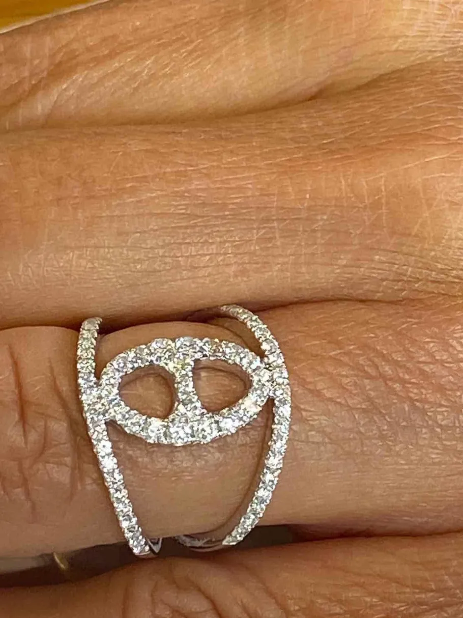 talmai_anillo_de_oro_blan_3.webp Roman Joyero Anillos<TALMAI, anillo de oro blanco con diamantes