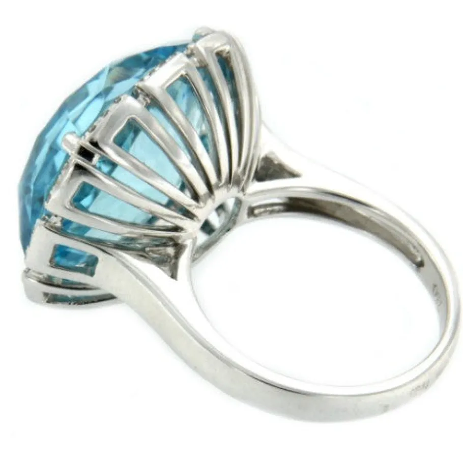 tango_anillo_de_oro_blanc_4.webp Roman Joyero Anillos<TANGO, anillo de oro blanco con diamantes y topacio azul