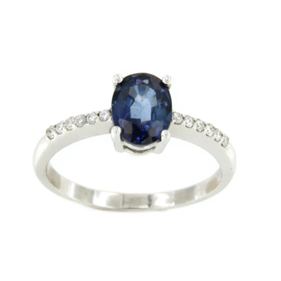 tolima_anillo_zafiro_rubi_0.webp Roman Joyero Anillos<TOLIMA, anillo zafiro, rubi y esmeralda en oro blanco y brillantes.