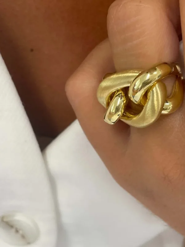 Roman Joyero Anillos<WALKIRIA anillo ancho barbado mate en plata 1ª ley bañada oro